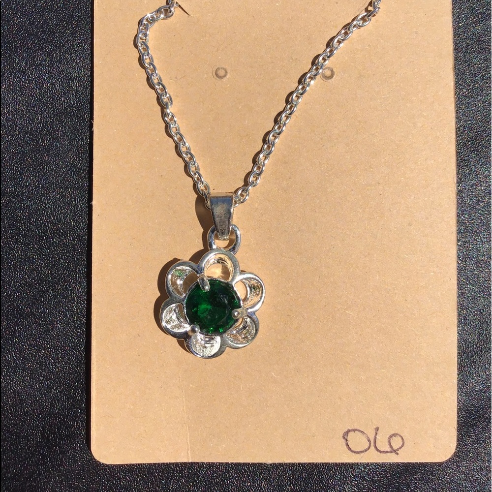 Necklace . - Picture 2 of 4
